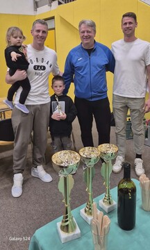 VLK najboljši strelec s predsednikom zveze in predstavnikom sponzorja